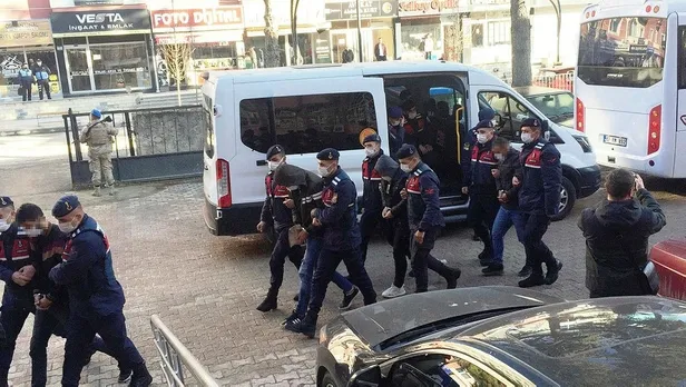 konyada-siber-suclardan-yakalanan-arkadaslarini-kontrol-etmeye-gelen-kisi-gozaltina-alinarak-tutuklandi-1639241761533.jpeg Konya'da siber suçlardan yakalanan arkadaşlarını kontrol etmeye gelen kişi gözaltına alınarak tutuklandı-2