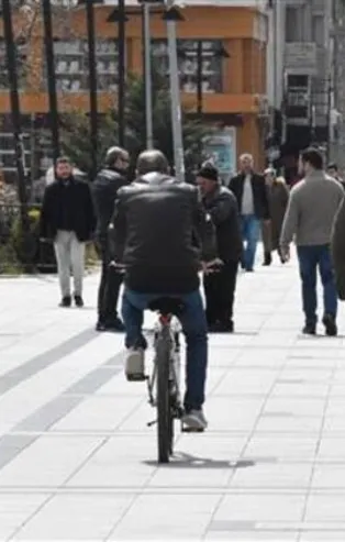 Sivas'ta yeni önlem! O ilçede 3 kişinin yan yana yürümesi yasaklandı