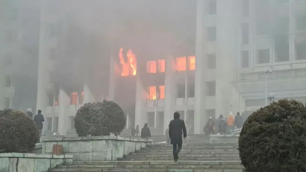 Türkiyede bozguna uğrayanlar şimdi de oraya el attı! Kazakistandaki karışıklıkta FETÖ parmağı