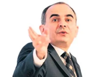 Lobi düğmeye bastı