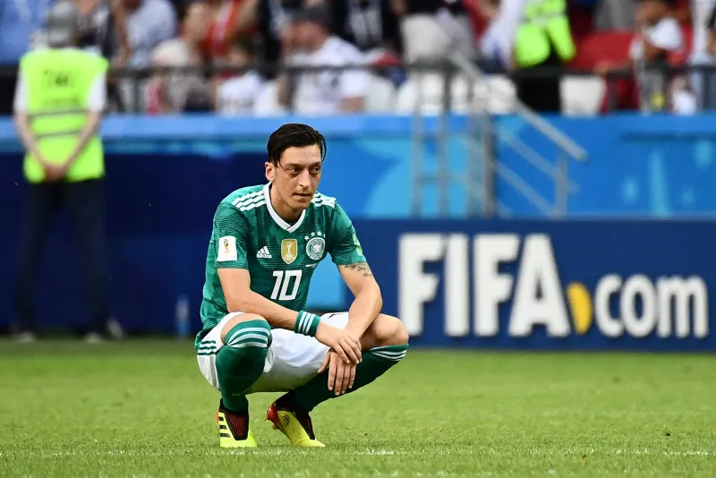 Alman holiganlar Mesut Özil'e saldırdı - 25