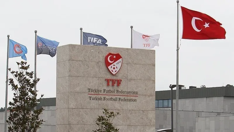 pfdkdan-super-ligin-14-takimina-ceza-yagdi-pendikspor-galatasaray-besiktasa-1717689680052.jpeg PFDK'dan Süper Lig'in 14 takımına ceza yağdı! Pendikspor, Galatasaray, Beşiktaş'a...-2