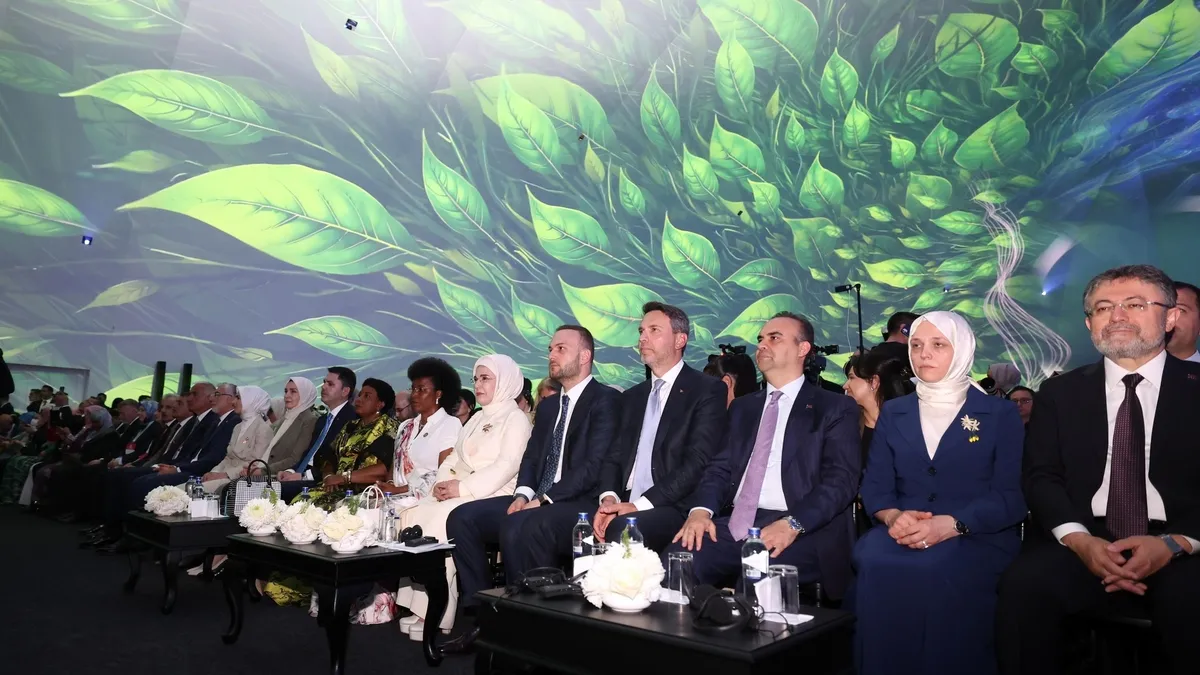 Bakan Bayraktar: "Gençlerimize sürdürülebilir bir gelecek inşa etmeye devam edeceğiz"