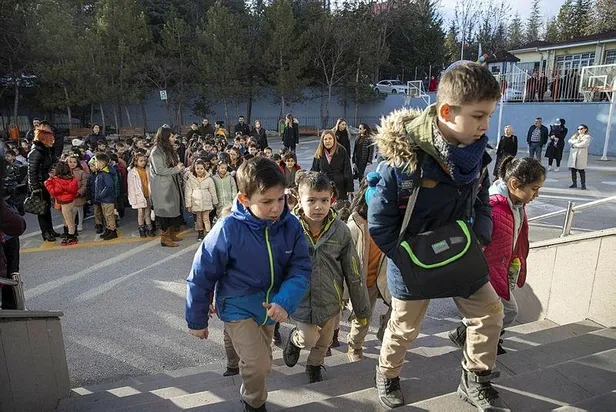 Asrın felaketi sonrası 71 ilde öğrenciler ders başı yaptı! Deprem bölgesinde okullar ne zaman başlayacak?-6
