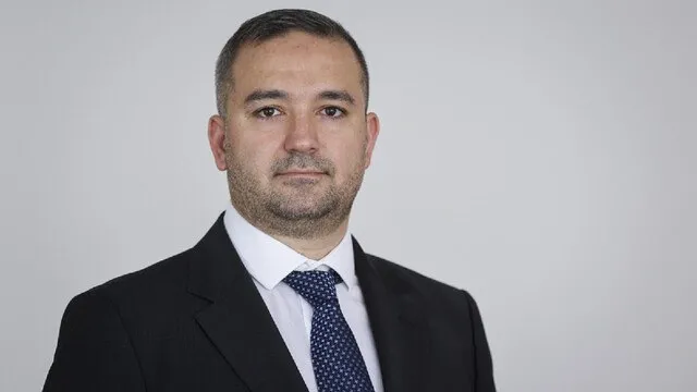 fatih-karahan-kimdir-kac-yasinda-nereli-yeni-tcmb-baskani-fatih-karahan-mi-oldu-hayati-ve-kariyeri-1706907144114.jpg Fatih Karahan kimdir? Yeni Merkez Bankası Başkanı Fatih Karahan kaç yaşında, nereli? Biyografisi, hayatı ve kariyeri...-3