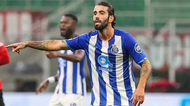 abdulkerim-bardakciyi-alan-cimbom-sergio-oliveira-ve-vinicius-souzaya-da-kanca-atti-1656196643222.jpeg Abdülkerim Bardakçı'yı alan Cimbom, Sergio Oliveira ve Vinicius Souza’ya da kanca attı-2