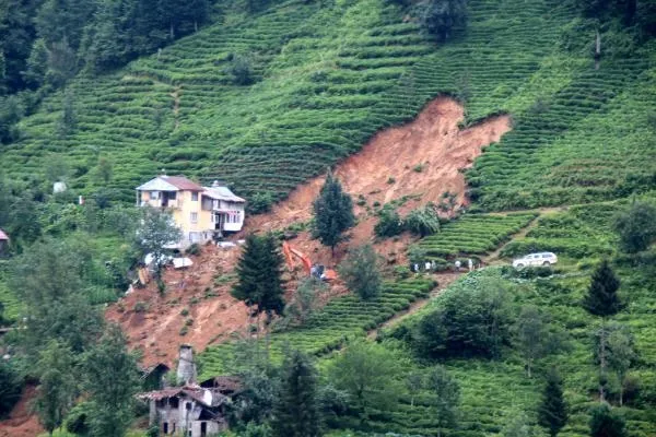 Valilik sel bilançosunu açıkladı: Rize'de 47 bina yıkıldı! 6 il için kuvvetli yağış uyarısı-2