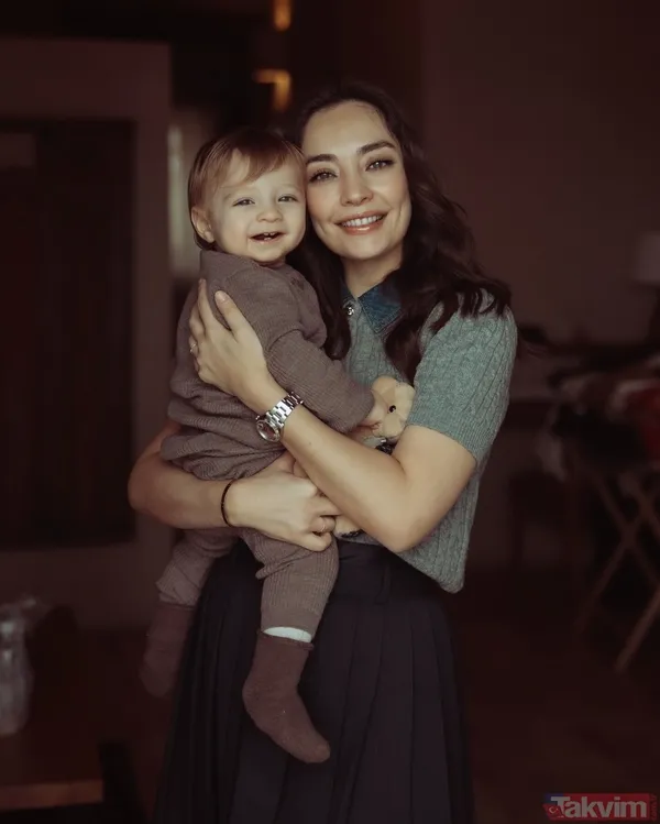 Bayat, 2025 yılının şubat ayında ilk kez anne olarak oğlu Atlas'ı kucağına aldı.