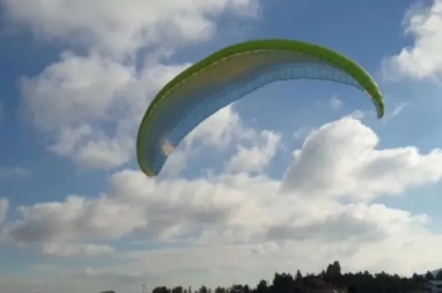 400 metre yükseklikten düşen yamaç paraşütü hocası hayatını kaybetti