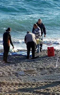 Kuşadası açıklarında göçmen botu battı