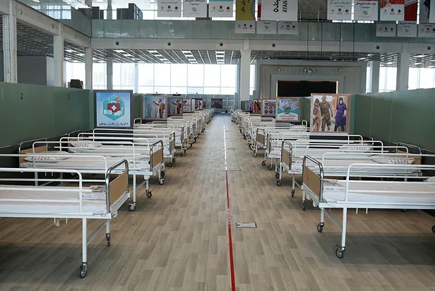 Son dakika: İran'da sağlık sistemi resmen çöktü! Dev alışveriş merkezi hastaneye dönüştürüldü!-3