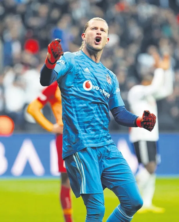 Loris Karius’un Alman sevgilisi Sophia, genç bir bloggerın kucağında poz verdi-1