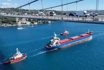İHA saldırısından kurtulan gemi boğazdan geçti