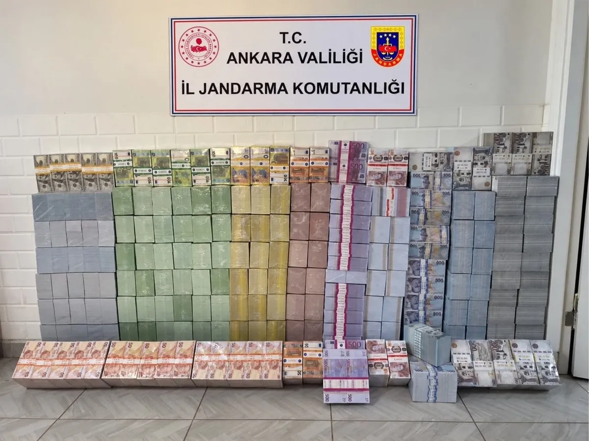vanli-kara-haydar-dosyasinda-15-milyar-tl-daha-bulundu-1791628117318.jpeg Vanlı Kara Haydar dosyasında yeni gelişme: Antalya’daki zuladan 1,5 milyar TL daha çıktı! Toplam tutar 2,5 milyara dayandı-5