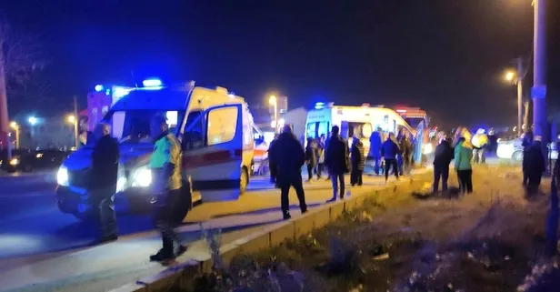 Denizli'de feci kaza! Tır ile servis minibüsü çarpıştı: Ölü ve yaralılar var