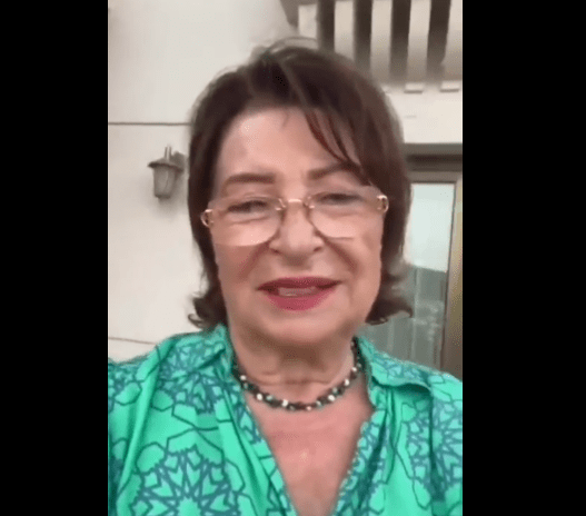 gulseren-budayicioglu-acikladiyali-capkini-gercek-seyranin-kardesi-meger-reyting-rekoru-kiran-dizide-feritin-c-1665468370768.png Gülseren Budayıcıoğlu açıkladı! 'Yalı Çapkını gerçek!' Meğer reyting rekoru kıran dizide Ferit'in çocuğu...-3