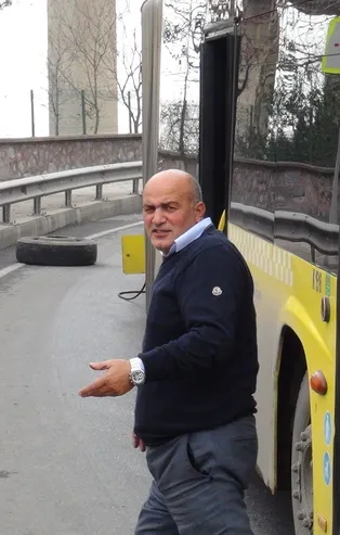 Kağıthane'de seyir halindeki İETT otobüsünün tekerleği fırladı