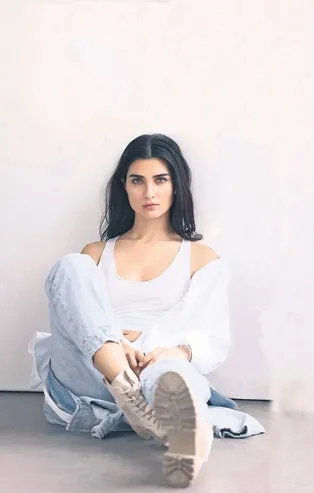 Tuba Büyüküstün, Paris'te parladı! Fransa eski cumhurbaşkanı Nicolas Sarkozy’nin eşi Carla Bruni ile...