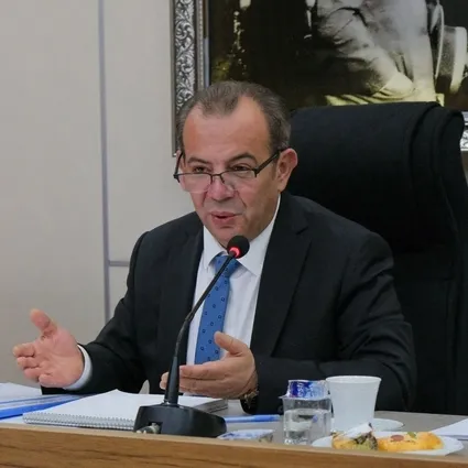 Dolandırıcılık ve cinsel saldırı suçlarından tutuklu bulunan CHP’li Tanju Özcan partisinden istifa etti!