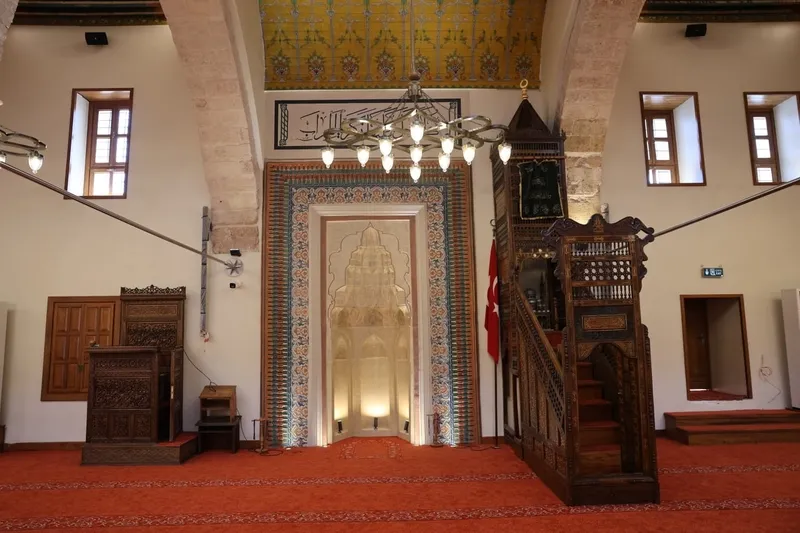 1773657270906.jpeg Asırlık emanet Kadir Gecesi’nde yeniden ayakta: Ulu Cami ibadete açıldı-1