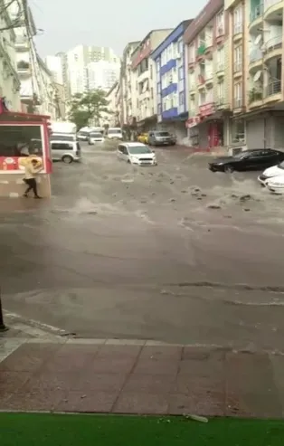 HAVA DURUMU | Bu saatlerde sakın dışarı çıkmayın! Meteorolojiden alarm üstüne alarm! Daha şiddetlisi geliyor