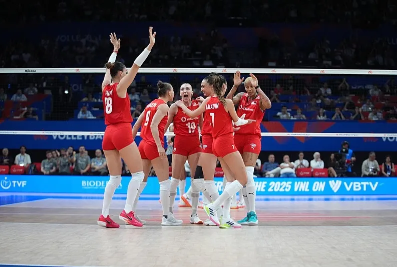 Sultanlar Dominik’i devirdi!