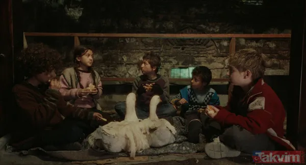 Yapımı Mehmet Bozdağ'a, Proje Tasarımı Ve Senaryosu Ayşe Ferda Eryılmaz İle Nehir Erdem'e Ait; Yönetmenliğini Gökhan Ayiz'in Yaptığı Ateş Kuşları'nın...