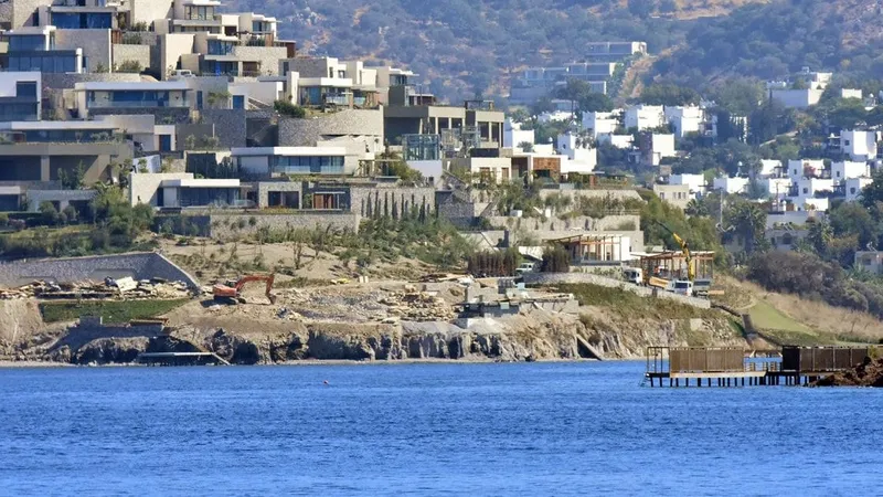 Son dakika: Çevre, Şehircilik ve İklim Değişikliği Bakanı Mehmet Özhaseki açıkladı: Sahil şeritlerini işgal eden yapılar için alo ihbar hattı kuruluyor-5