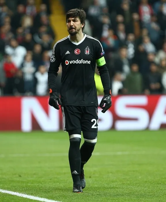 Beşiktaş Trabzonsporlu Okay Yokuşlu'ya kancayı taktı-6