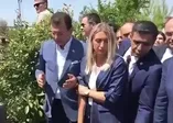 Ekrem İmamoğlu ve eşi Dilek İmamoğlu’ndan zoraki dua pozu