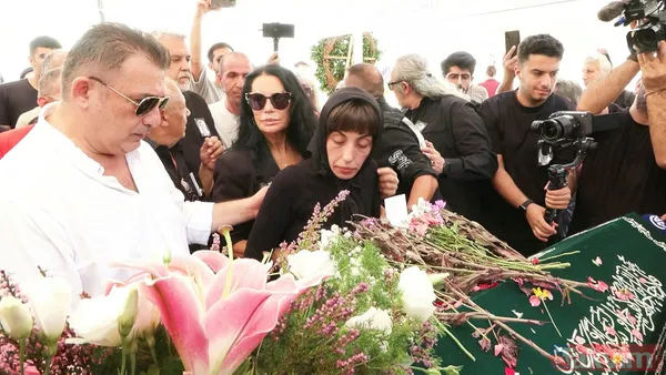 Ahu Tuğba’nın kızı Anjelik Calvin'den duygusal sözler: Allah'tan geldik Allah'a gideceğiz | Annem bana ilk Ayet-el Kürsi'yi öğretti - 7