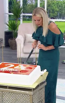 Esra Erol, atv'nin yeni yaşını kutladı!