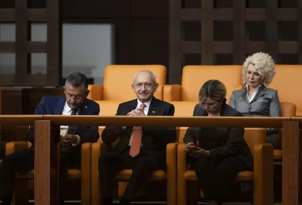 kemal-kilicdarogluna-isyan-buyuyor-ulusal-birlik-hareketi-bildiri-yayinladi-chp-sizinle-bir-saat-dahi-yuruyeme-1686288194330.jpg Kemal Kılıçdaroğlu'na isyan büyüyor! Ulusal Birlik Hareketi bildiri yayınladı: CHP sizinle bir saat dahi yürüyemez-9