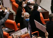 HDPli Ömer Gergerlioğlunun vekilliği düştü CHPli vekiller ağlamaya başladı! Ortaklarına sahip çıkıp TBMMyi hedef aldılar