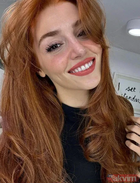 Hande Erçel ve Hakan Sabancı dudak dudağa yakalandı "Hem öpüp hem de kaydını mı alıyor o" Hande o anları kayıt altına alınca... - 2