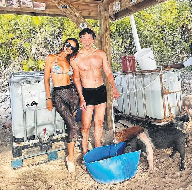 semiramis-pekkan-kopegi-icin-kesenin-agzini-acti-tinaya-13-bin-tllik-kolye-takti-saklambac-haberleri-1661893968328.jpg Semiramis Pekkan köpeği için kesenin ağzını açtı! Tina'ya 13 bin TL'lik kolye taktı |Saklambaç haberleri-9