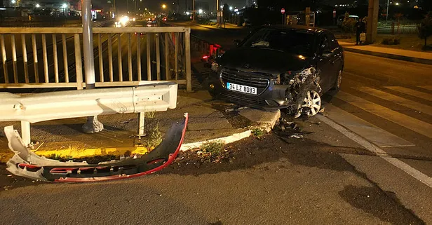 Kavşakta 2 otomobil çarpıştı: 3 yaralı