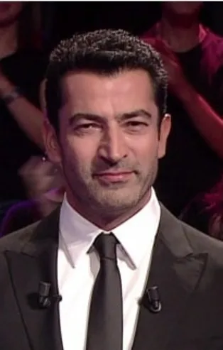 Timsah Avcısı lakabı ile bilinen ve 2006'da bir vatoz tarafından öldürülen Avustralyalı vahşi yaşam uzmanı Steve Irwin...