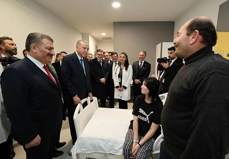 Başkan Erdoğan, törenin ardından hastanede tedavi gören çocukları ziyaret etti