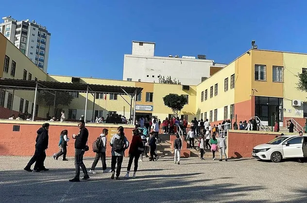 Mersin'de okulda dehşete düşüren olay: Hortumla dövdü bıçakladı! 12 yaşındaki Fatma Nisa Yürekli...