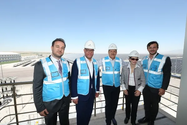 turkiyenin-teknolojisi-yerli-ilk-gunes-santrali-kalyon-karapinara-bmden-ziyaret-1657027734509.jpg