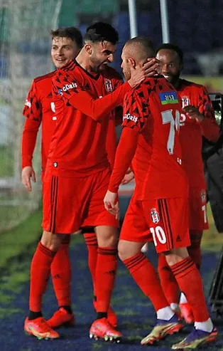 Sergen Yalçın yönetimindeki Beşiktaş, Rizespor deplasmanından 3 altın puan çıkardı