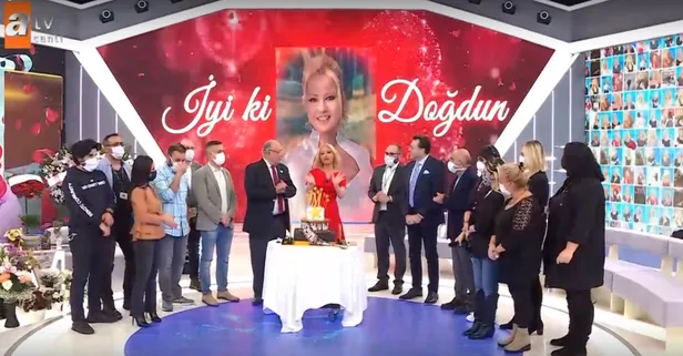 Müge Anlı'yı kızı ağlattı, Brad Pitt güldürdü! Canlı yayında sürpriz doğum günü: Müge Anlı kaç yaşında?-3