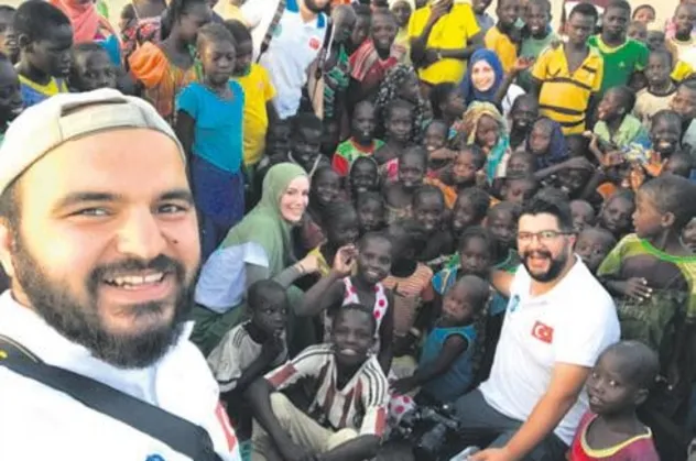 Bır yudum hayat! Gamze Özçelik yine gönüllere taht kurdu