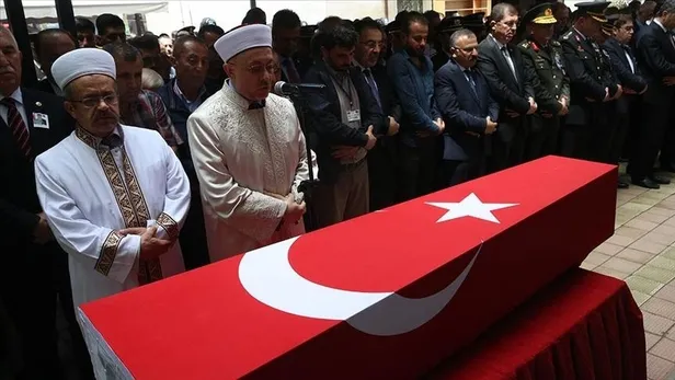 baskan-erdogandan-sehit-uzman-cavus-ramazan-gokun-ailesine-bassagligi-1655210819960.jpeg Başkan Erdoğan'dan şehit Uzman Çavuş Ramazan Gök'ün ailesine başsağlığı-1