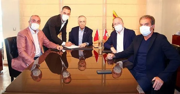 Arda Turan resmen Galatasaray'da!