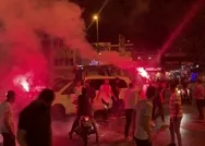 Son dakika: İstanbulda pes dedirten görüntü: Silahlı, meşaleli, sosyal mesafesiz asker uğurlaması...