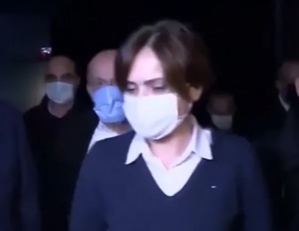 CHP İstanbul İl Başkanı Canan Kaftancıoğlu koronavirüs yasaklarını deldi! Kapalı olması gereken restoranda toplantı!-1