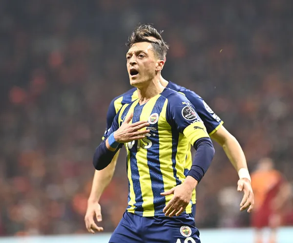 son-dakika-mesut-ozilden-flas-aciklamalar-ayrilacak-mi-baska-bir-takimda-kariyerimi-1654022886241.jpg Son dakika: Mesut Özil'den flaş açıklamalar! Ayrılacak mı? Başka bir takımda kariyerimi....-2