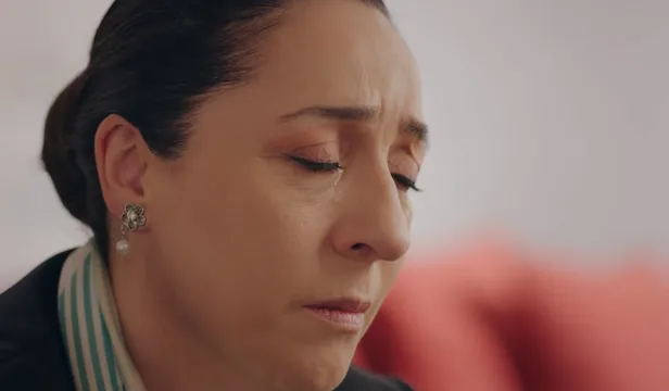benligindeki-perdeleri-kendisi-kaldiracak-kirmizi-oda-32-bolum-fragmani-gelisiyle-bicak-gibi-kesildi-1617694823498.jpg Benliğindeki perdeleri kendisi kaldıracak! Kırmızı Oda 32. bölüm fragmanı: Gelişiyle bıçak gibi kesildi-2